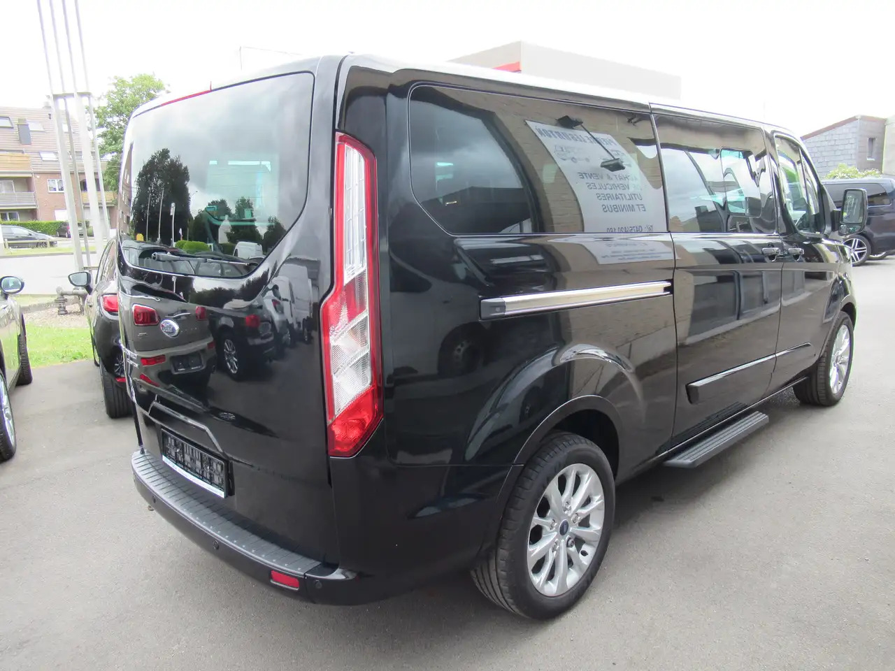 Ford Tourneo Custom 2.0 TDCi L2H1 - Potniški kombi: slika 2 Ford Tourneo Custom 2.0 TDCi L2H1 - Potniški kombi: slika 2