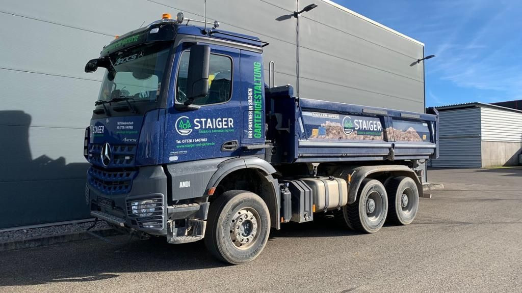 Mercedes-Benz Arocs AHK AUT Kam. KlimaA LM Massage Navi - Tovornjak prekucnik: slika 1 Mercedes-Benz Arocs AHK AUT Kam. KlimaA LM Massage Navi - Tovornjak prekucnik: slika 1