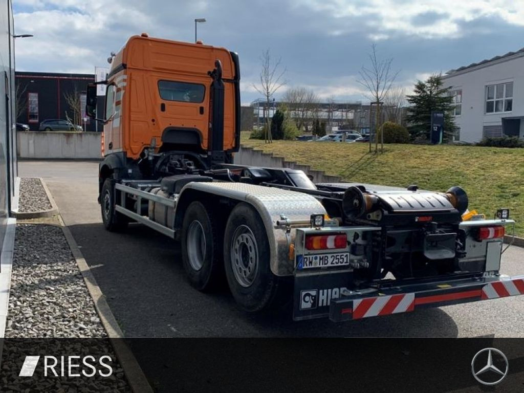 Mercedes-Benz 2551 L Abrollkipper mit HAD, gelenkter liftbarer - Tovornjak: slika 4 Mercedes-Benz 2551 L Abrollkipper mit HAD, gelenkter liftbarer - Tovornjak: slika 4