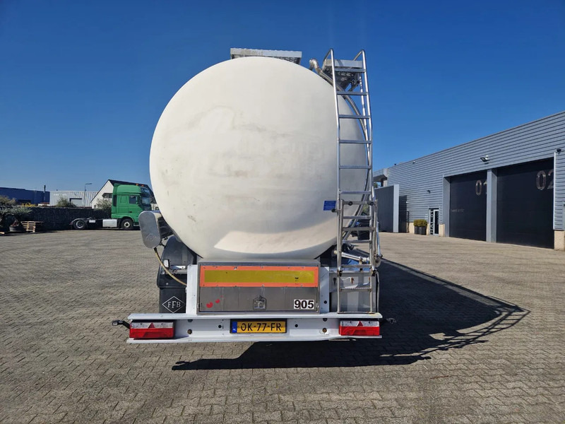 Feldbinder 38000 liter 3 kamer tankoplegger met CIP Leiding en tank verwarming - Polprikolica cisterna: slika 3 Feldbinder 38000 liter 3 kamer tankoplegger met CIP Leiding en tank verwarming - Polprikolica cisterna: slika 3