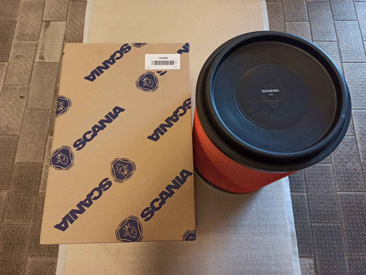 SCANIA AIR FILTER - 1869988 - Zračni filter za Tovornjak: slika 1 SCANIA AIR FILTER - 1869988 - Zračni filter za Tovornjak: slika 1