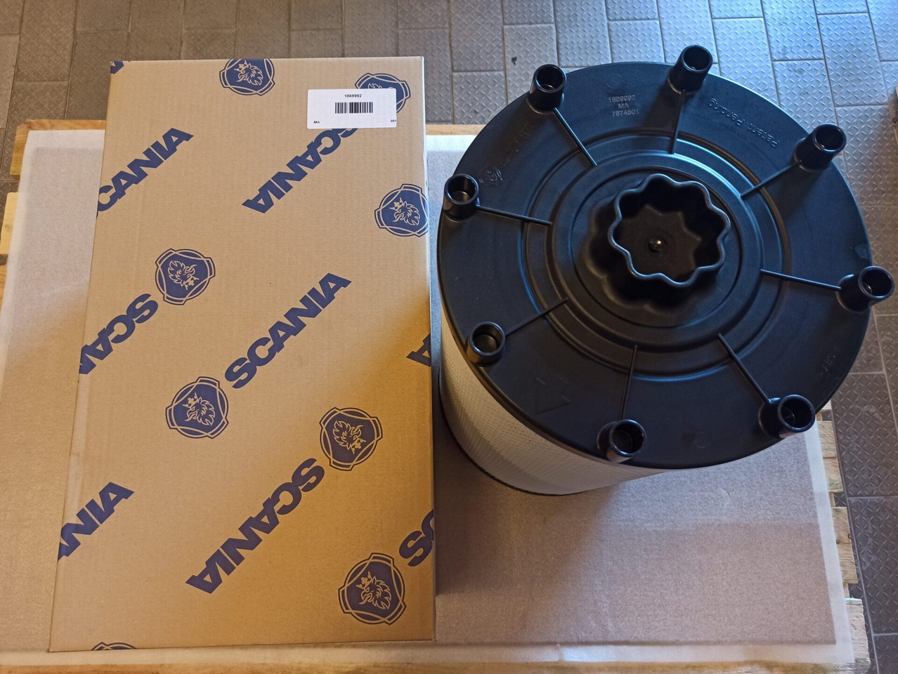 SCANIA AIR FILTER 1869992 - Zračni filter za Tovornjak: slika 1 SCANIA AIR FILTER 1869992 - Zračni filter za Tovornjak: slika 1