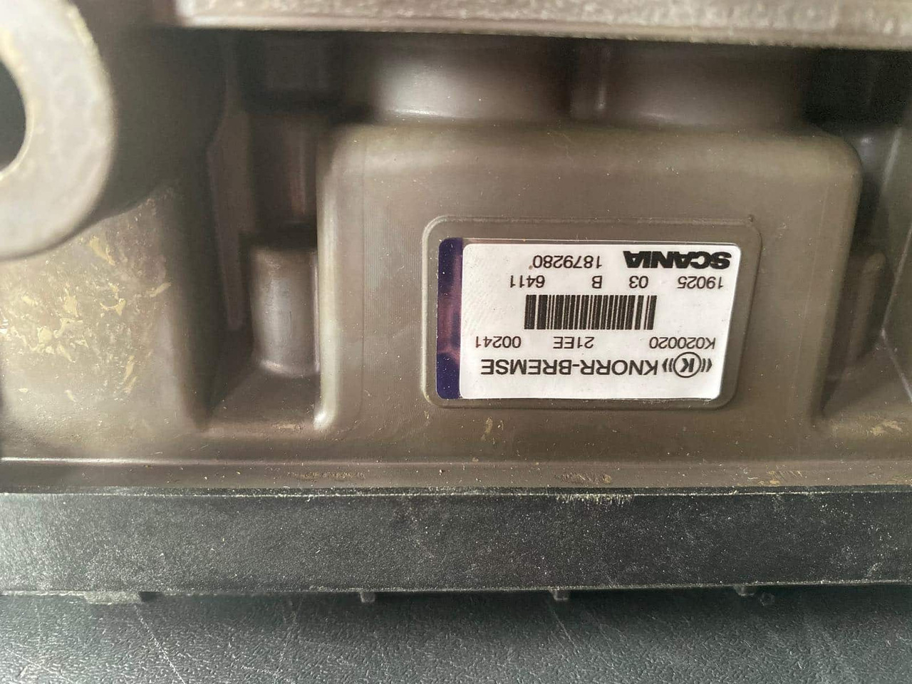 SCANIA AIR VALVE 1879280, 1879275 - Zavorni ventil za Tovornjak: slika 3 SCANIA AIR VALVE 1879280, 1879275 - Zavorni ventil za Tovornjak: slika 3