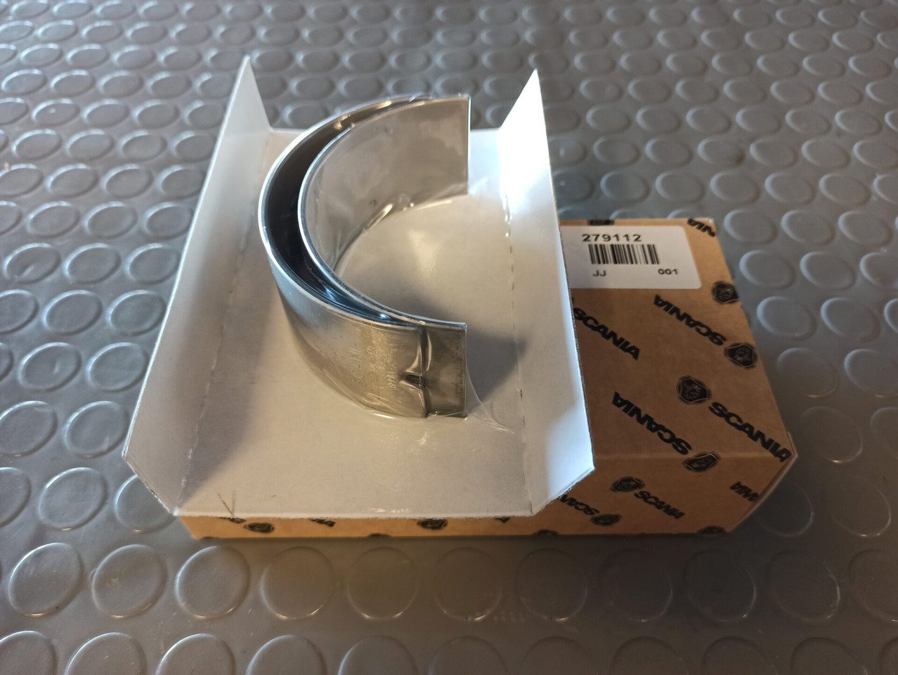 SCANIA CONNECTING ROD BEARING 279112 - Motorni ležaj za Tovornjak: slika 1 SCANIA CONNECTING ROD BEARING 279112 - Motorni ležaj za Tovornjak: slika 1