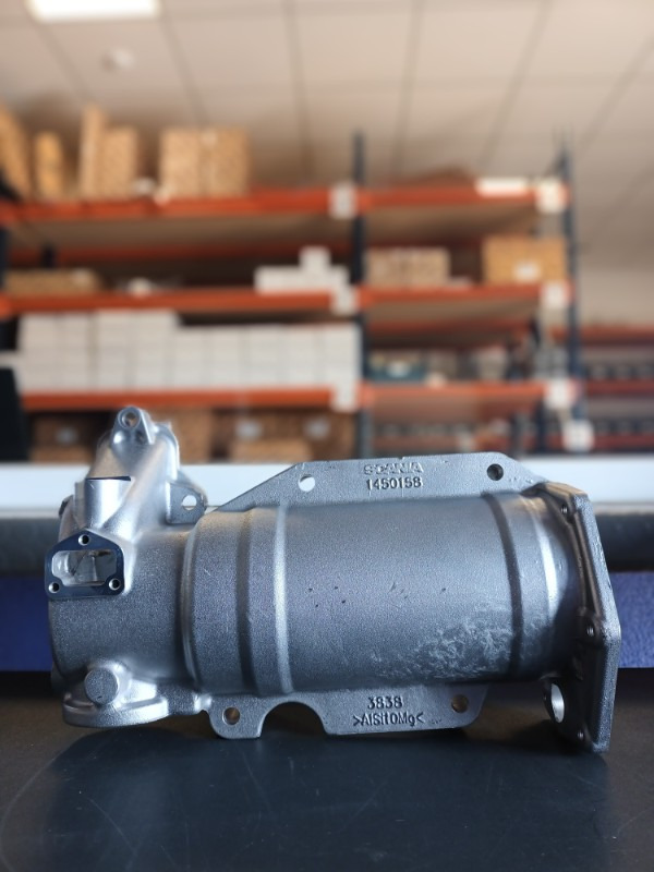 SCANIA OIL COOLER HOUSING 1450158 - Hladilnik olja za Tovornjak: slika 1 SCANIA OIL COOLER HOUSING 1450158 - Hladilnik olja za Tovornjak: slika 1