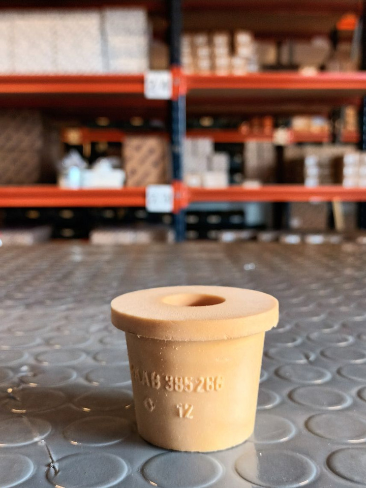 SCANIA VIBRATION INSULATOR - 385266 - Vzmetenje kabine za Tovornjak: slika 1 SCANIA VIBRATION INSULATOR - 385266 - Vzmetenje kabine za Tovornjak: slika 1