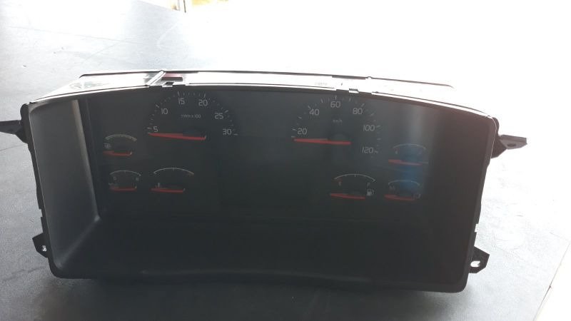 VOLVO INSTRUMENT CLUSTER 22174398 - Armaturna plošča za Tovornjak: slika 3 VOLVO INSTRUMENT CLUSTER 22174398 - Armaturna plošča za Tovornjak: slika 3