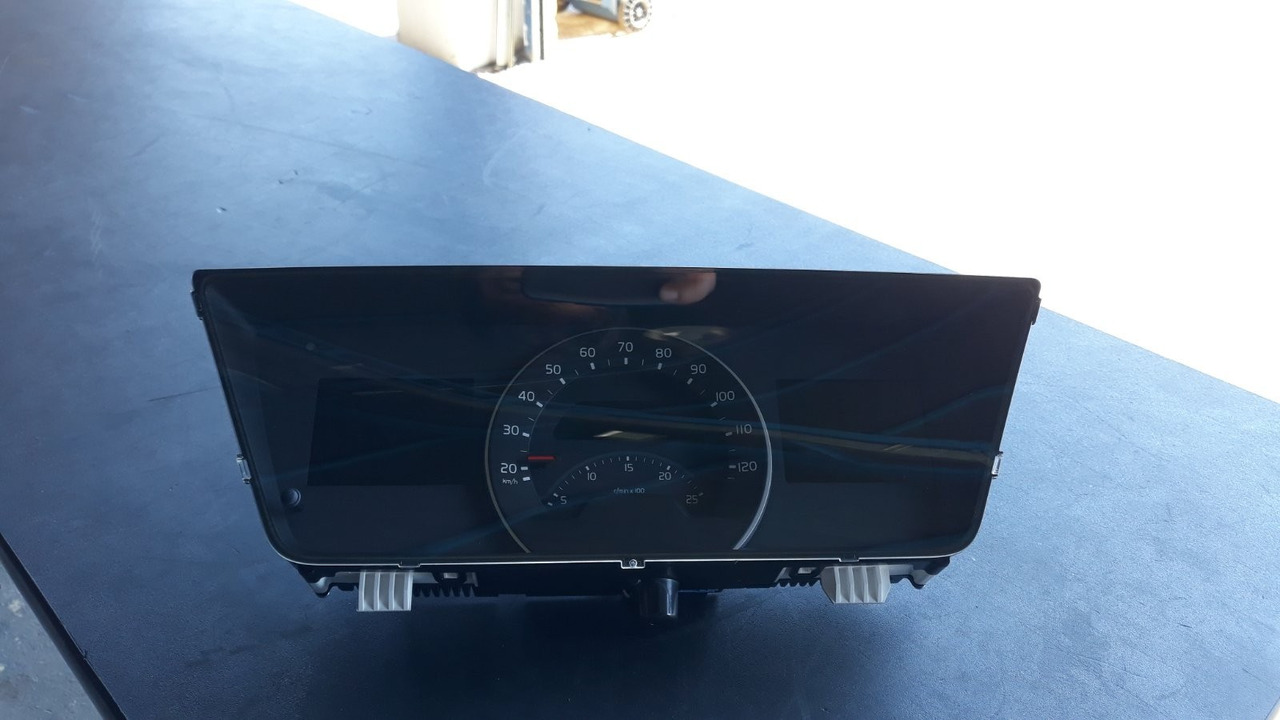 VOLVO INSTRUMENT CLUSTER 22222030 - Armaturna plošča za Tovornjak: slika 5 VOLVO INSTRUMENT CLUSTER 22222030 - Armaturna plošča za Tovornjak: slika 5