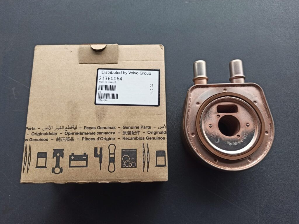 VOLVO OIL COOLER 21360064 - Hladilnik olja za Tovornjak: slika 2 VOLVO OIL COOLER 21360064 - Hladilnik olja za Tovornjak: slika 2