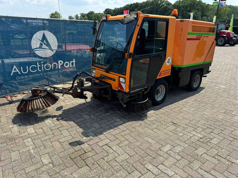 Bucher CityCat 2000 - Vozilo za pometanje: slika 1 Bucher CityCat 2000 - Vozilo za pometanje: slika 1