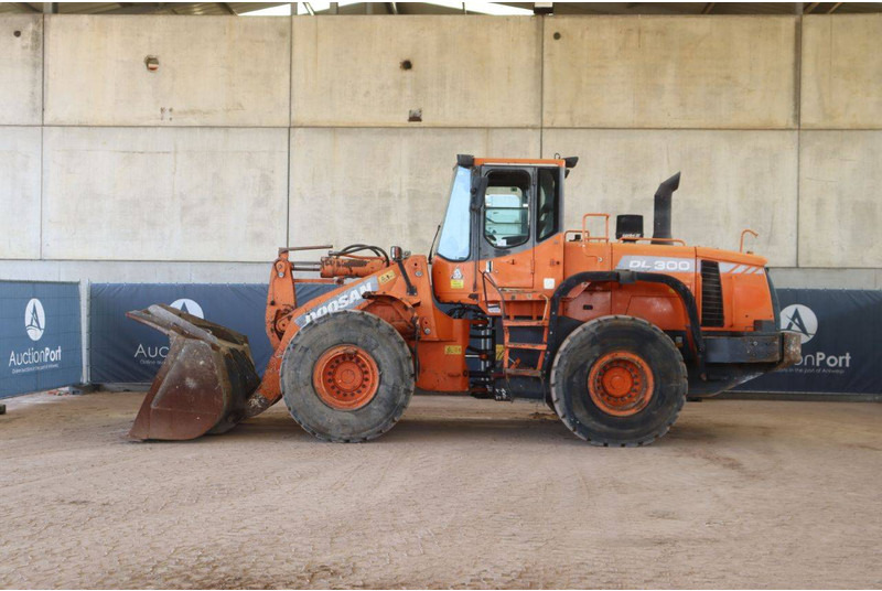 Doosan DL300 - Kolesni nakladalec: slika 2 Doosan DL300 - Kolesni nakladalec: slika 2