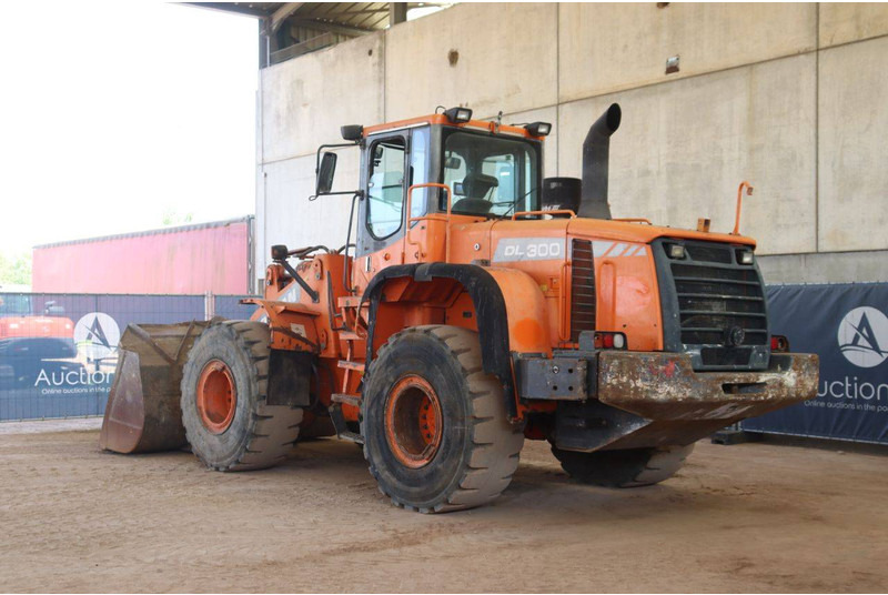 Doosan DL300 - Kolesni nakladalec: slika 3 Doosan DL300 - Kolesni nakladalec: slika 3