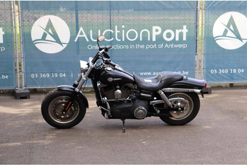 Harley-Davidson Dyna Fat Bob - Motorno kolo: slika 1 Harley-Davidson Dyna Fat Bob - Motorno kolo: slika 1