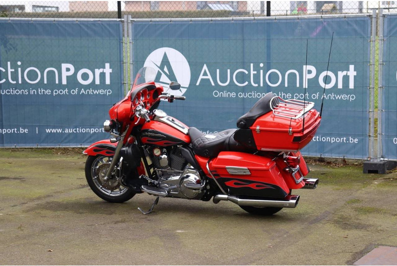 Harley-Davidson Ultra Classic CVO - Motorno kolo: slika 3 Harley-Davidson Ultra Classic CVO - Motorno kolo: slika 3