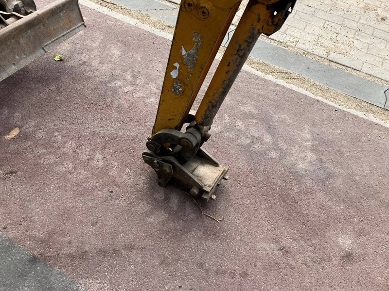 Mini bager JCB 8008: slika 7