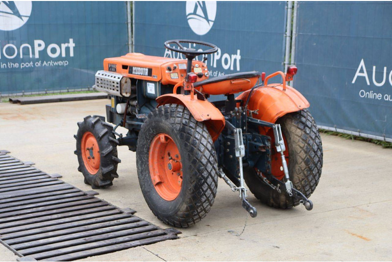Kubota B7000 - Traktor: slika 4 Kubota B7000 - Traktor: slika 4