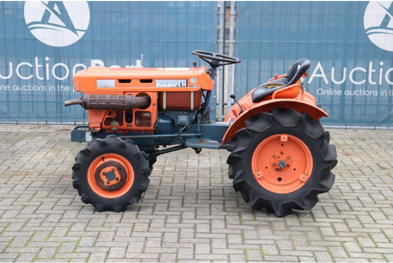 Kubota B7001 - Traktor: slika 2 Kubota B7001 - Traktor: slika 2