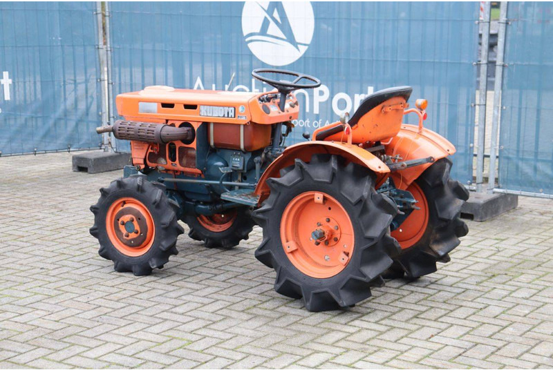 Kubota B7001 - Traktor: slika 3 Kubota B7001 - Traktor: slika 3
