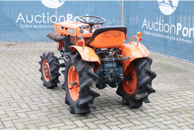 Kubota B7001 - Traktor: slika 4 Kubota B7001 - Traktor: slika 4