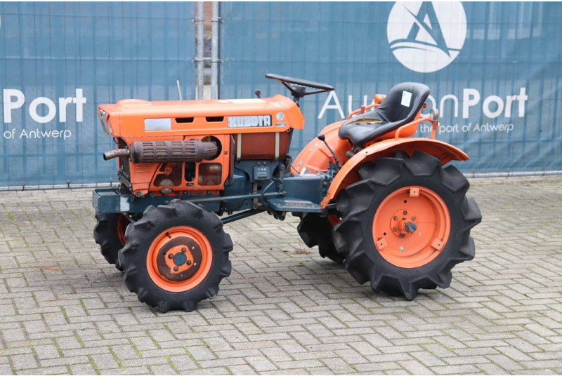 Kubota B7001 - Traktor: slika 1 Kubota B7001 - Traktor: slika 1