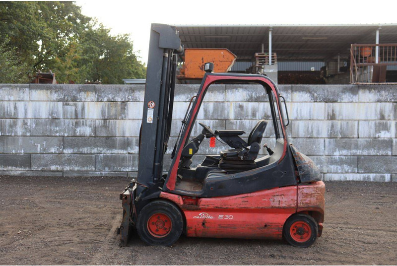 Linde E30-02 - Električni viličar: slika 2 Linde E30-02 - Električni viličar: slika 2