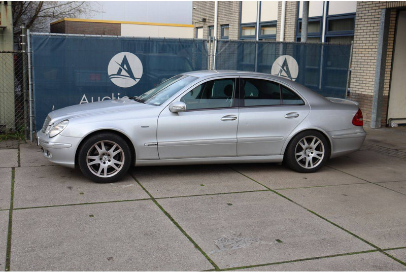 Mercedes-Benz E-Klasse 200 CDI - Limuzina: slika 1 Mercedes-Benz E-Klasse 200 CDI - Limuzina: slika 1