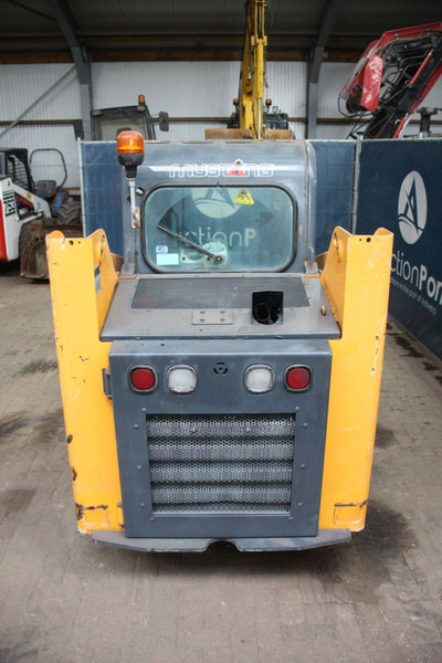 Mustang R135 - Kolesni nakladalec: slika 4 Mustang R135 - Kolesni nakladalec: slika 4