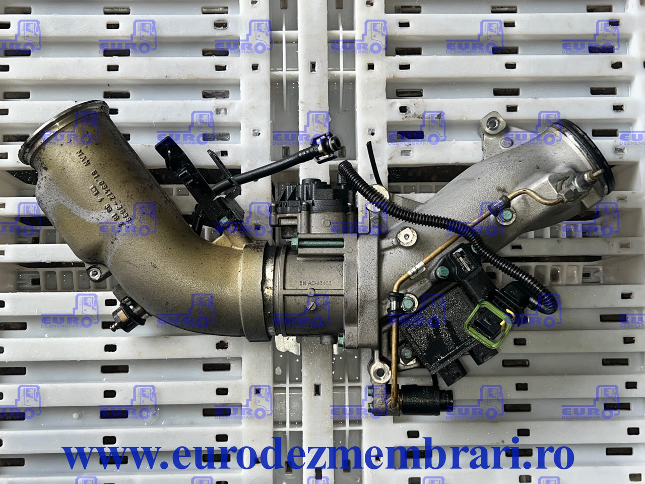 GALERIE ADMISIE + CLAPETA ACCELERATIE MAN TGX D3876 51.09413.7018, 51.09412.0323, 51.09412.0718, 51.26803.0055, 51.25902.0154, 51.25902.0081 - Sesalni kolektor za Tovornjak: slika 1 GALERIE ADMISIE + CLAPETA ACCELERATIE MAN TGX D3876 51.09413.7018, 51.09412.0323, 51.09412.0718, 51.26803.0055, 51.25902.0154, 51.25902.0081 - Sesalni kolektor za Tovornjak: slika 1