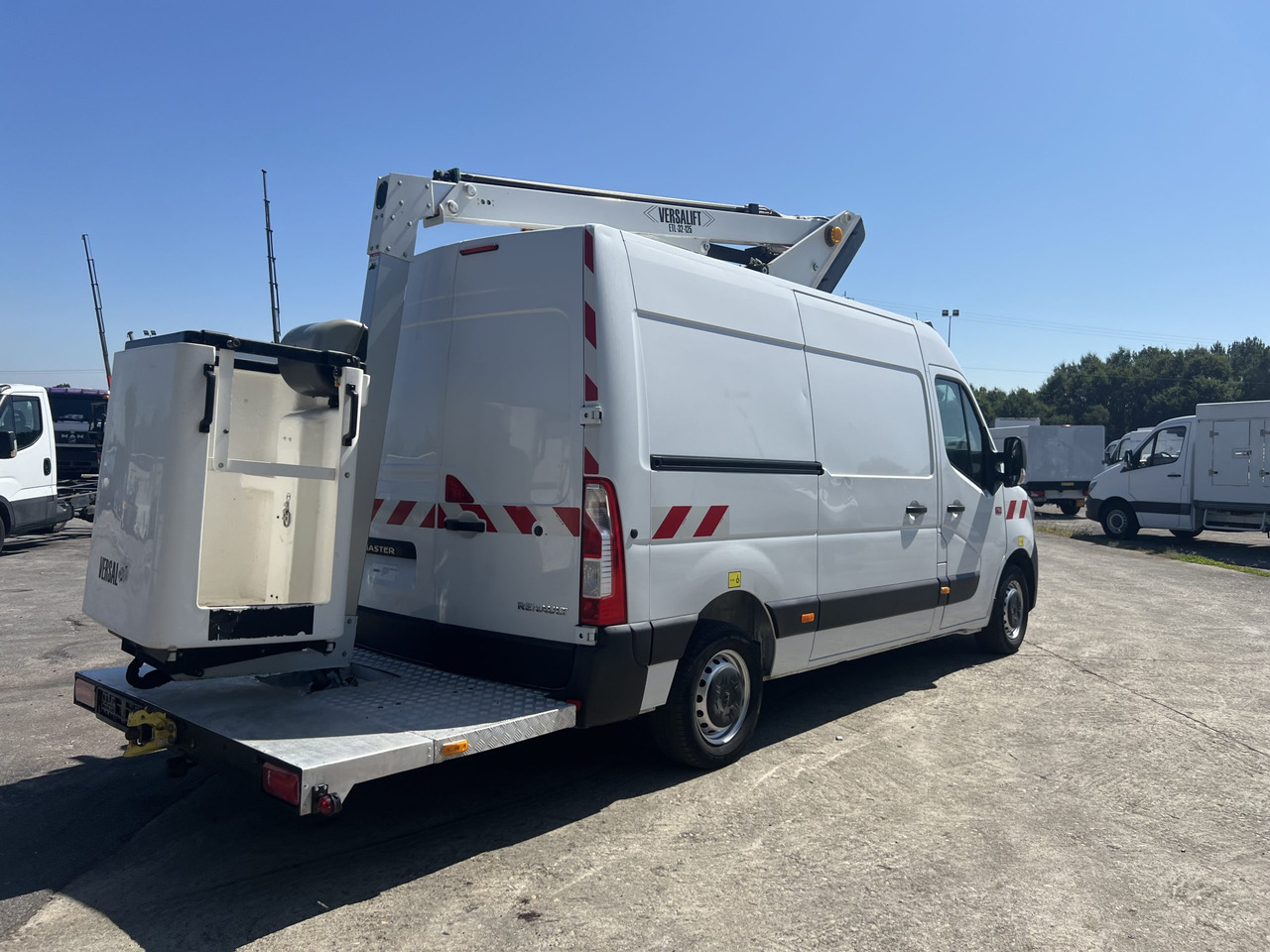 FURGON CON CESTA RENAULT MASTER lizing FURGON CON CESTA RENAULT MASTER: slika 12 FURGON CON CESTA RENAULT MASTER lizing FURGON CON CESTA RENAULT MASTER: slika 12