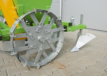 Bomet Sadzarka jednorzędowa / Einreihige Pflanzmaschine / Single row planter / Однорядная сеялка - Sadilec krompirja: slika 3 Bomet Sadzarka jednorzędowa / Einreihige Pflanzmaschine / Single row planter / Однорядная сеялка - Sadilec krompirja: slika 3