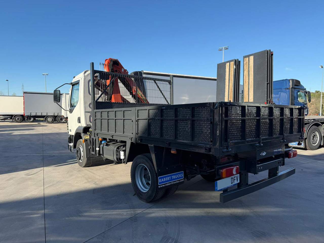 DAF LF FA 45.180 (Platform and Crane) - Tovornjak s kesonom, Tovornjak z dvigalom: slika 4 DAF LF FA 45.180 (Platform and Crane) - Tovornjak s kesonom, Tovornjak z dvigalom: slika 4