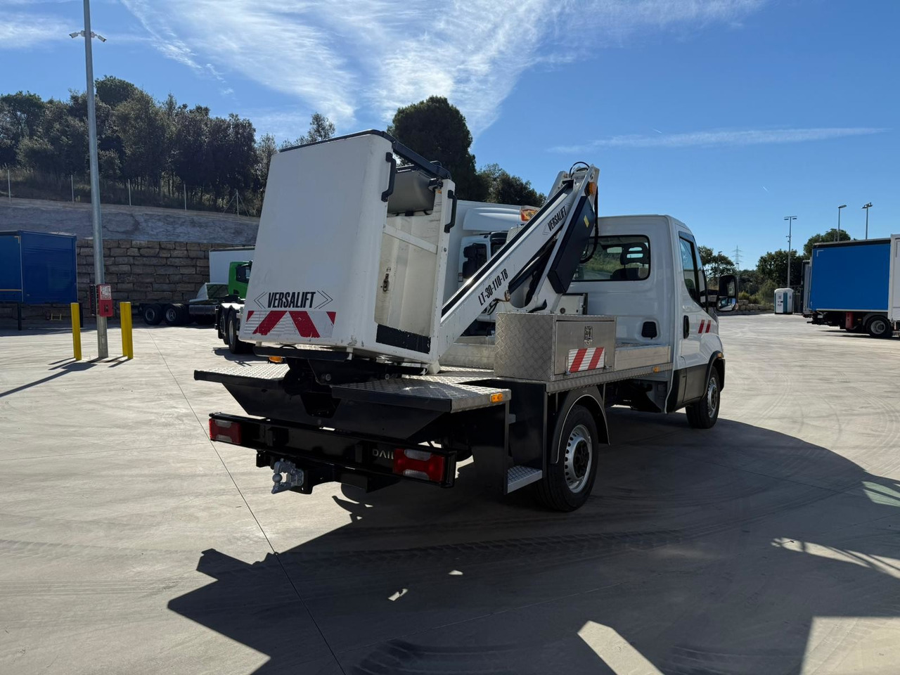 Dvižna ploščad montirana na tovornjak IVECO 35S14 Daily E6 (Basket): slika 6