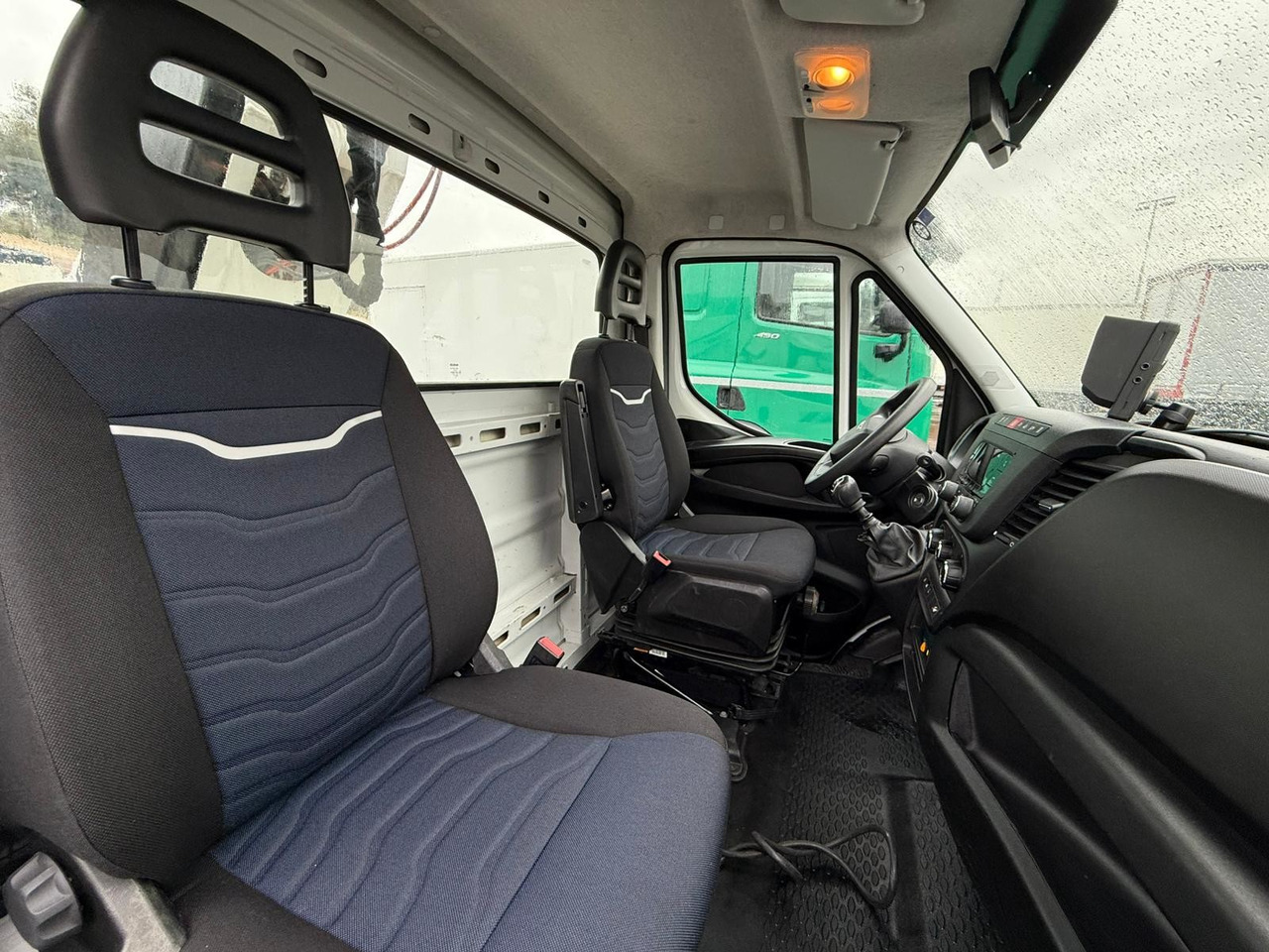 Dvižna ploščad montirana na tovornjak IVECO 35S14 Daily E6 (Basket): slika 11