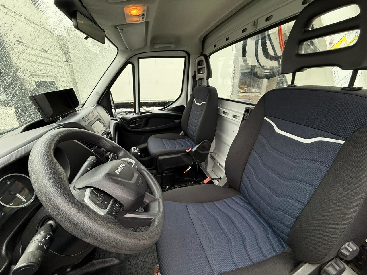 Dvižna ploščad montirana na tovornjak IVECO 35S14 Daily E6 (Basket): slika 9