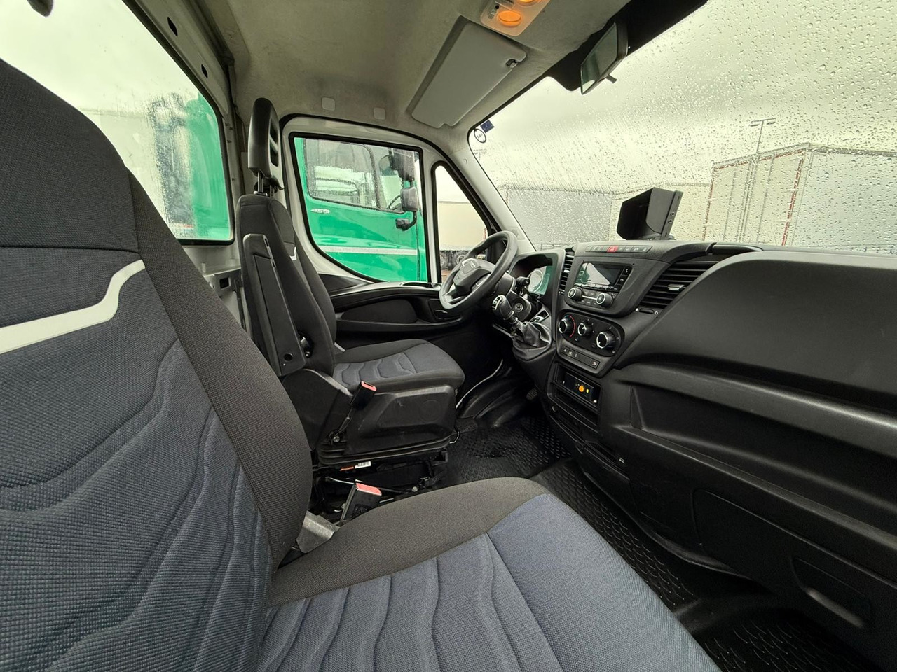 Dvižna ploščad montirana na tovornjak IVECO 35S14 Daily E6 (Basket): slika 10