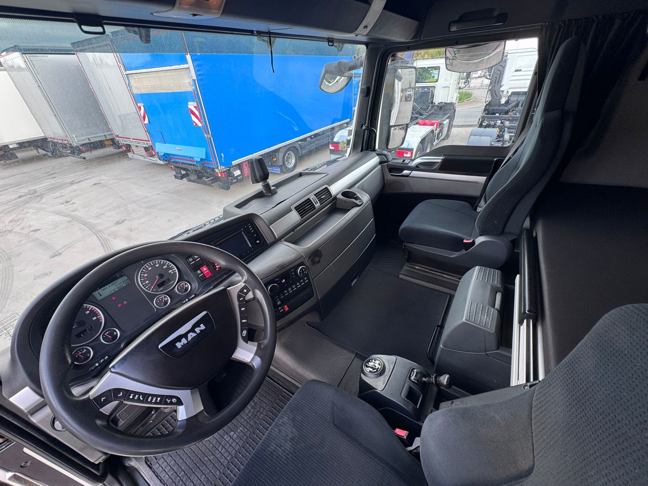 MAN 26.360 L TGX E6 (Tauliner) - Tovornjak s ponjavo: slika 5 MAN 26.360 L TGX E6 (Tauliner) - Tovornjak s ponjavo: slika 5