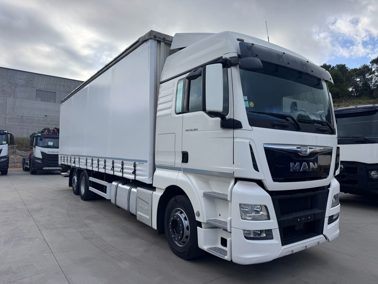 MAN 26.360 L TGX E6 (Tauliner) - Tovornjak s ponjavo: slika 2 MAN 26.360 L TGX E6 (Tauliner) - Tovornjak s ponjavo: slika 2