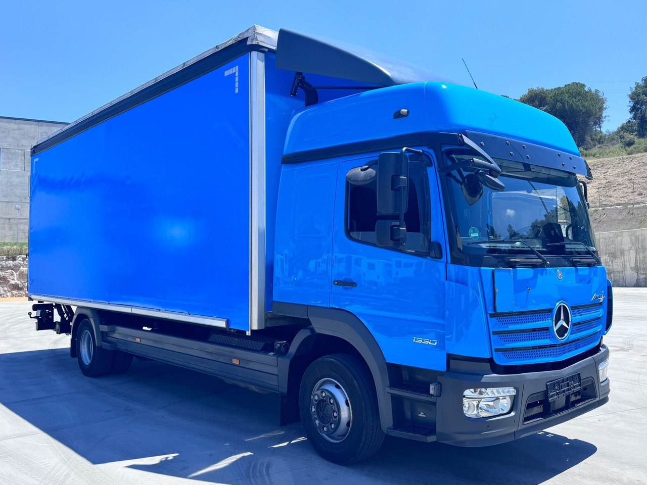 MERCEDES BENZ 13.30L Atego E6 (Tauliner) - Tovornjak s ponjavo: slika 2 MERCEDES BENZ 13.30L Atego E6 (Tauliner) - Tovornjak s ponjavo: slika 2