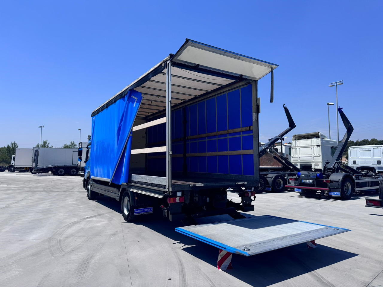 MERCEDES BENZ 13.30L Atego E6 (Tauliner) - Tovornjak s ponjavo: slika 4 MERCEDES BENZ 13.30L Atego E6 (Tauliner) - Tovornjak s ponjavo: slika 4