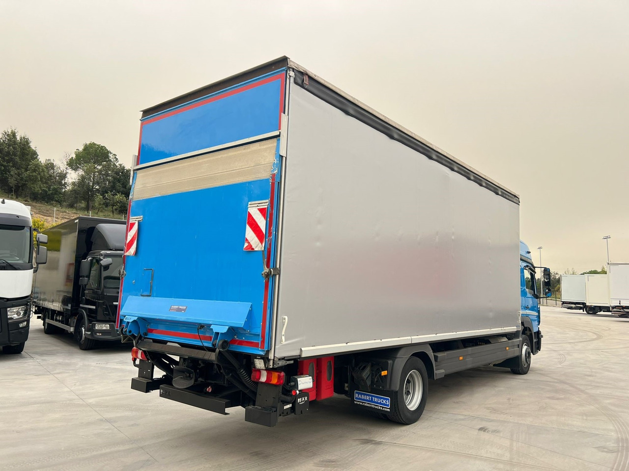 MERCEDES BENZ 13.30L Atego E6 (Tauliner) - Tovornjak s ponjavo: slika 3 MERCEDES BENZ 13.30L Atego E6 (Tauliner) - Tovornjak s ponjavo: slika 3
