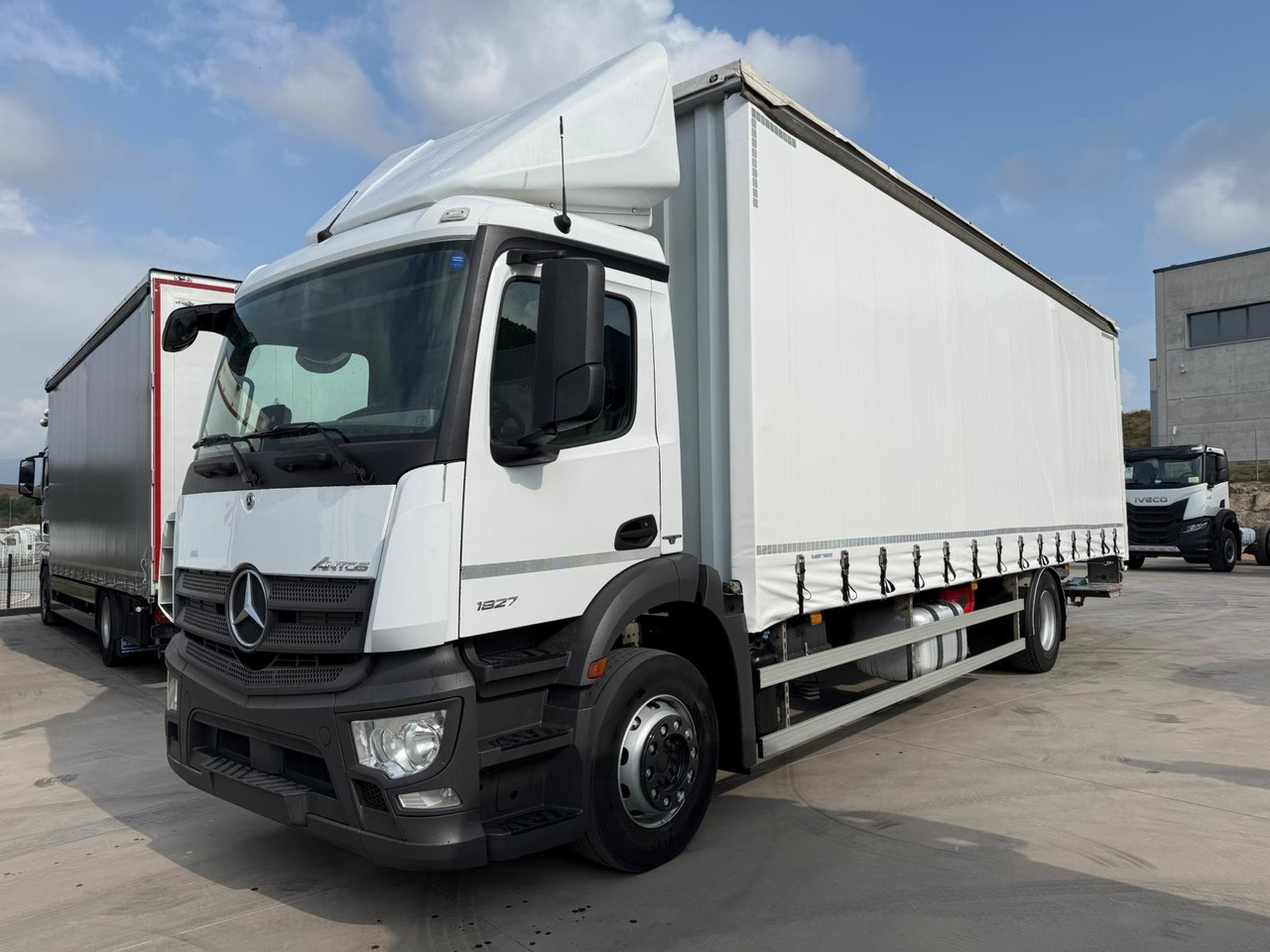 MERCEDES BENZ 18.27 Antos E6 (Tauliner) - Tovornjak s ponjavo: slika 1 MERCEDES BENZ 18.27 Antos E6 (Tauliner) - Tovornjak s ponjavo: slika 1