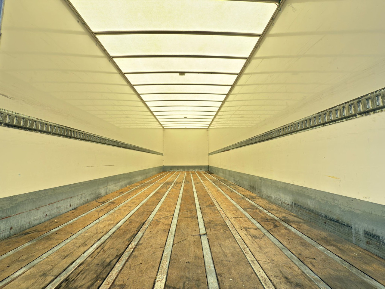 Tovornjak zabojnik SCANIA P360 E6 (VAN): slika 9