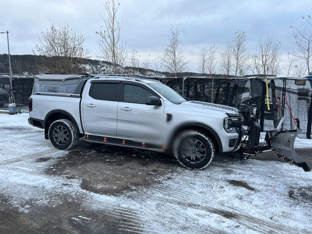 Ford Ranger med Plog och Spridare - Poltovornjak: slika 2 Ford Ranger med Plog och Spridare - Poltovornjak: slika 2
