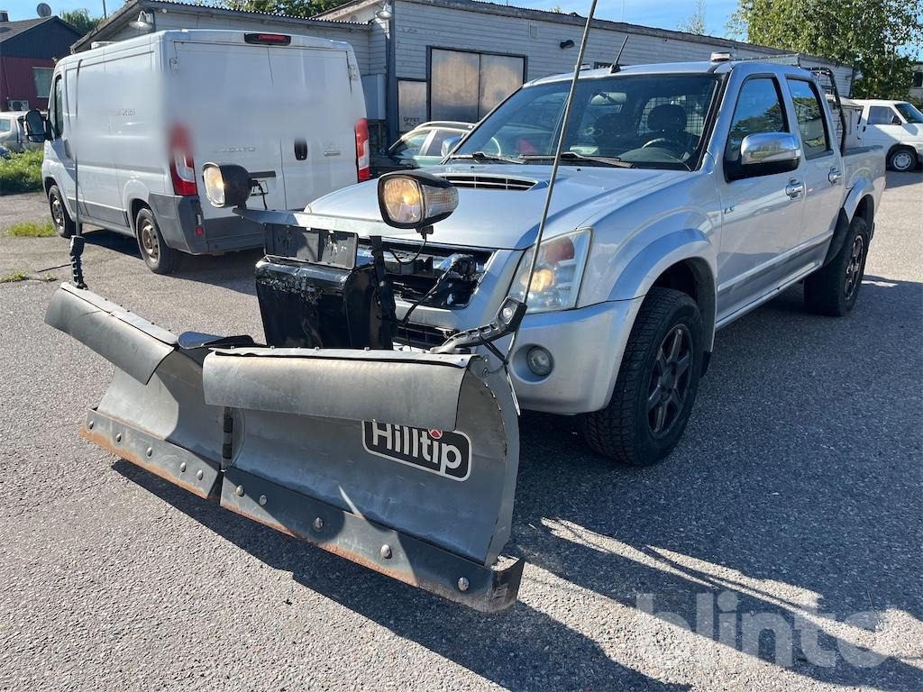 ISUZU CREW 3.0 AT med vikplog och sandspridare - Poltovornjak, Vozilo za zimsko službo: slika 1 ISUZU CREW 3.0 AT med vikplog och sandspridare - Poltovornjak, Vozilo za zimsko službo: slika 1