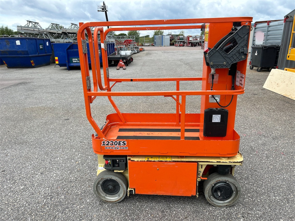 JLG 1230 ES - Vertikalni dvižni teleskop: slika 1 JLG 1230 ES - Vertikalni dvižni teleskop: slika 1