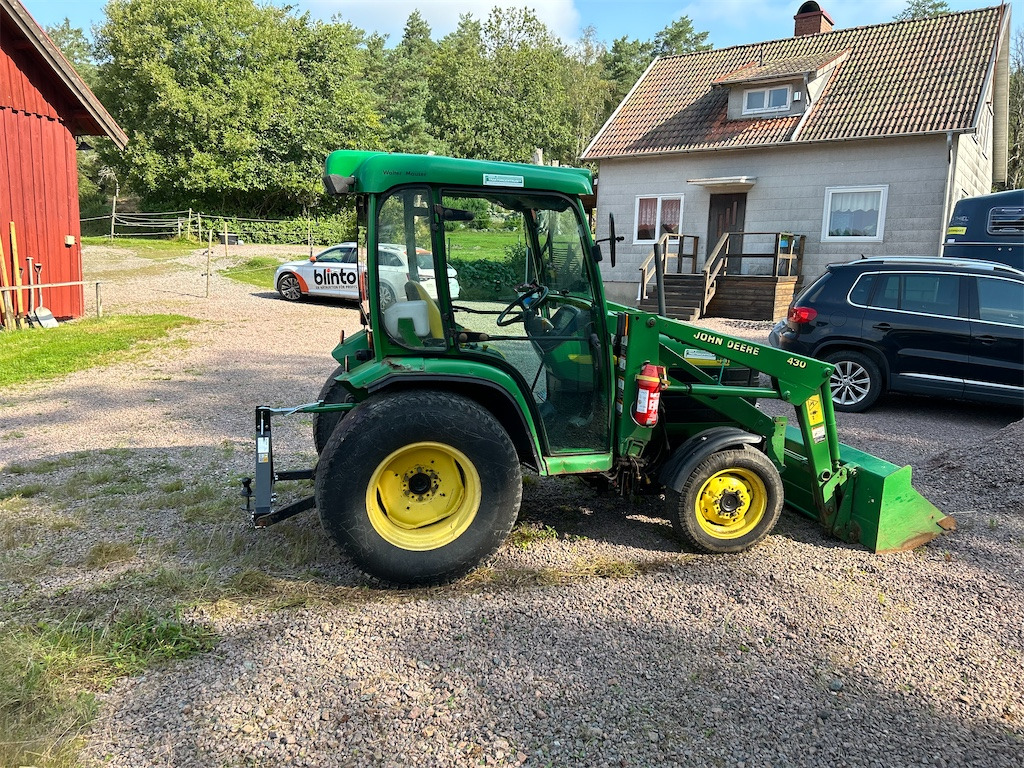 JOHN DEERE 4410 med lastare och skopa - Mini traktor: slika 4 JOHN DEERE 4410 med lastare och skopa - Mini traktor: slika 4