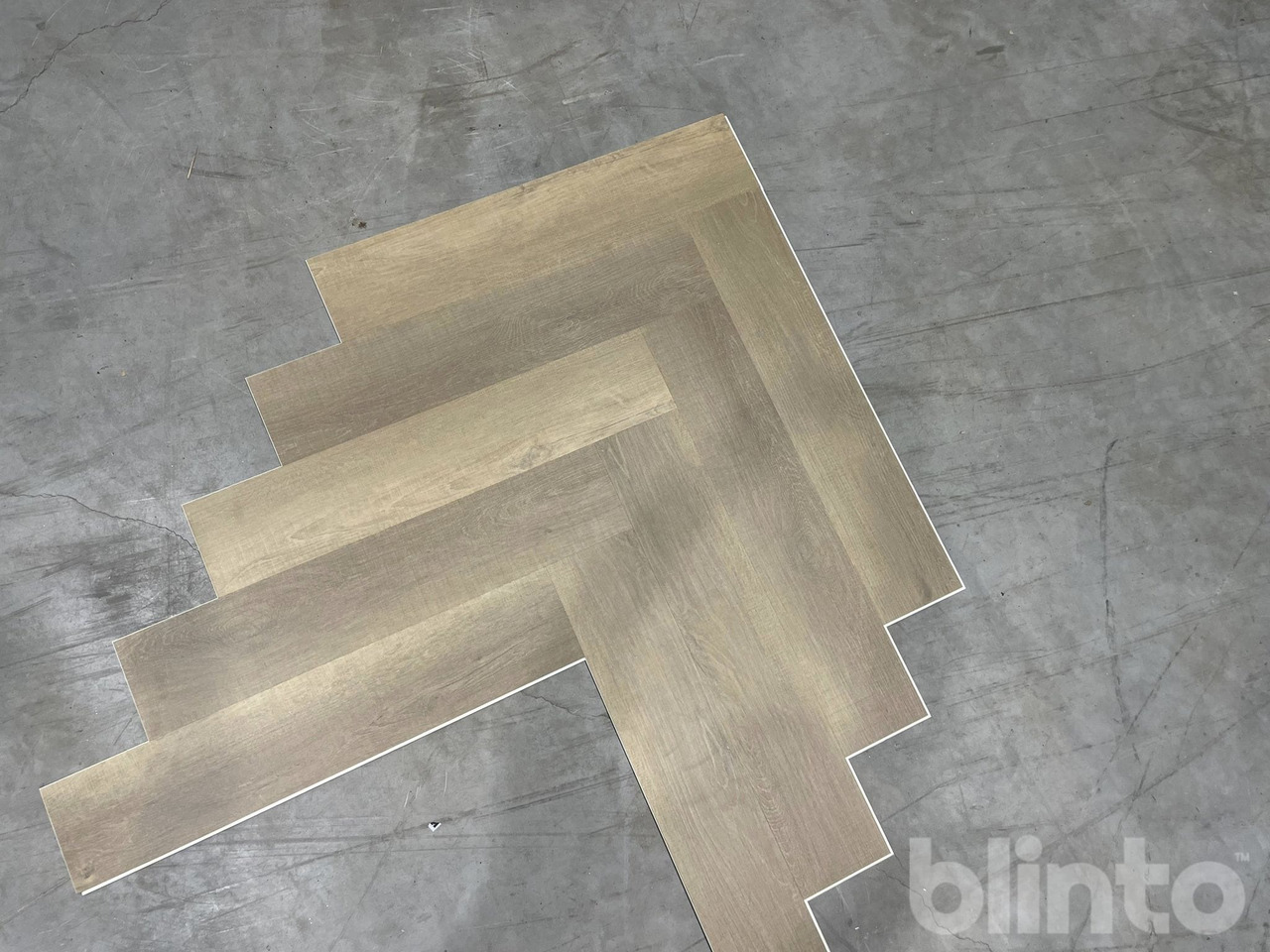 Premiumgolv Mörk Ek – Fiskbensmönster – 162 m² - Orodje/ Oprema: slika 1 Premiumgolv Mörk Ek – Fiskbensmönster – 162 m² - Orodje/ Oprema: slika 1