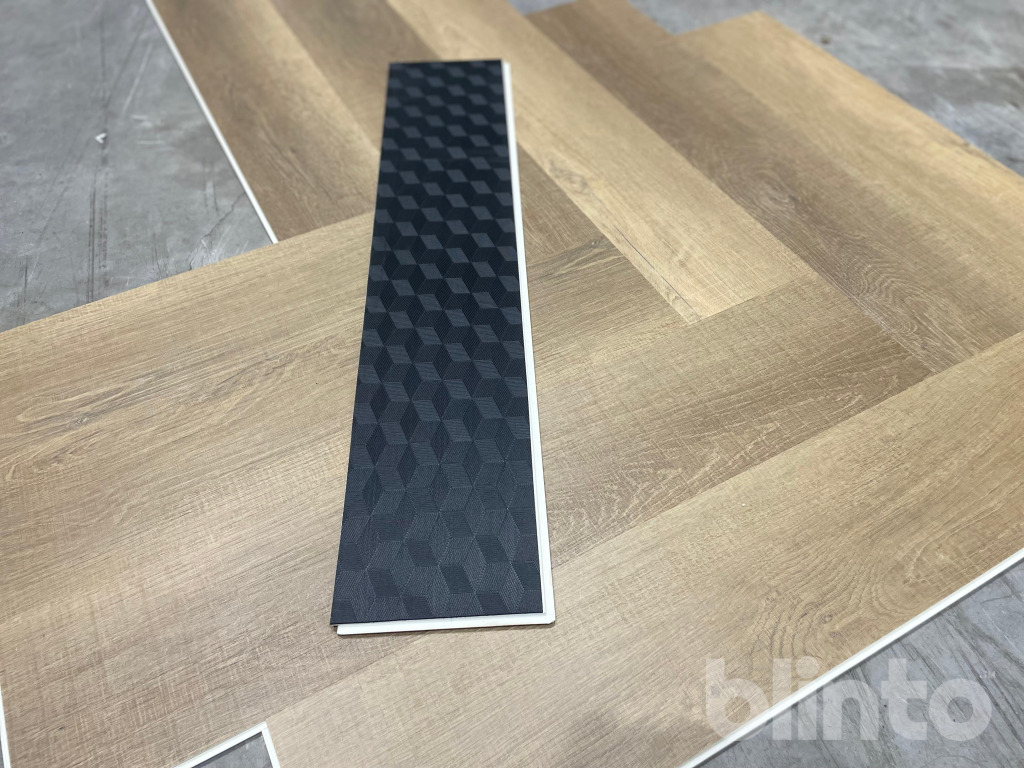 Premiumgolv Mörk Ek – Fiskbensmönster – 80 m² - Orodje/ Oprema: slika 2 Premiumgolv Mörk Ek – Fiskbensmönster – 80 m² - Orodje/ Oprema: slika 2