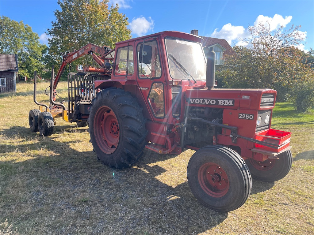 VOLVO BM 2250 - Traktor: slika 2 VOLVO BM 2250 - Traktor: slika 2