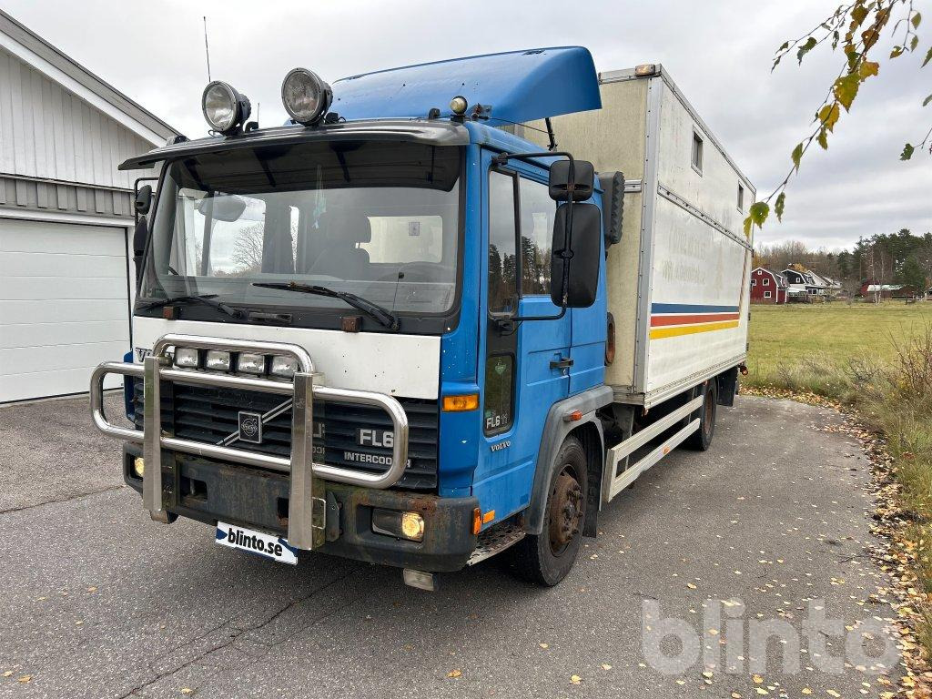 VOLVO FL611 - Tovornjak za prevoz živine: slika 1 VOLVO FL611 - Tovornjak za prevoz živine: slika 1